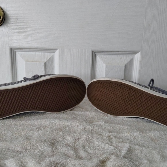 Womans Gray Vans Shoes - Picture 4 of 4